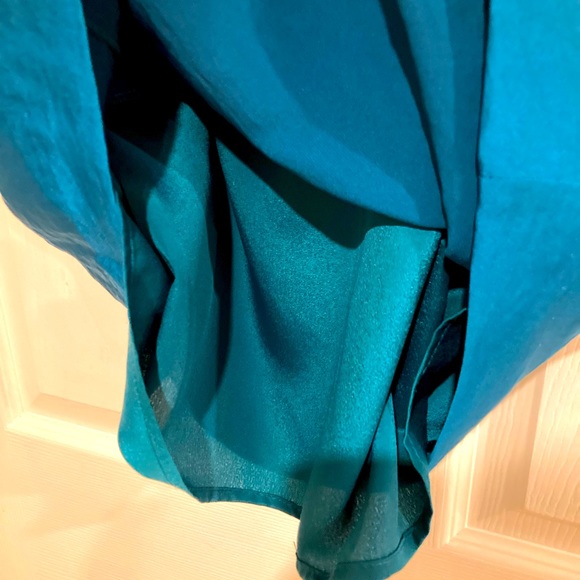 BCBG strapless mini cocktail dress with pockets. Size 8. New. - Picture 4 of 8